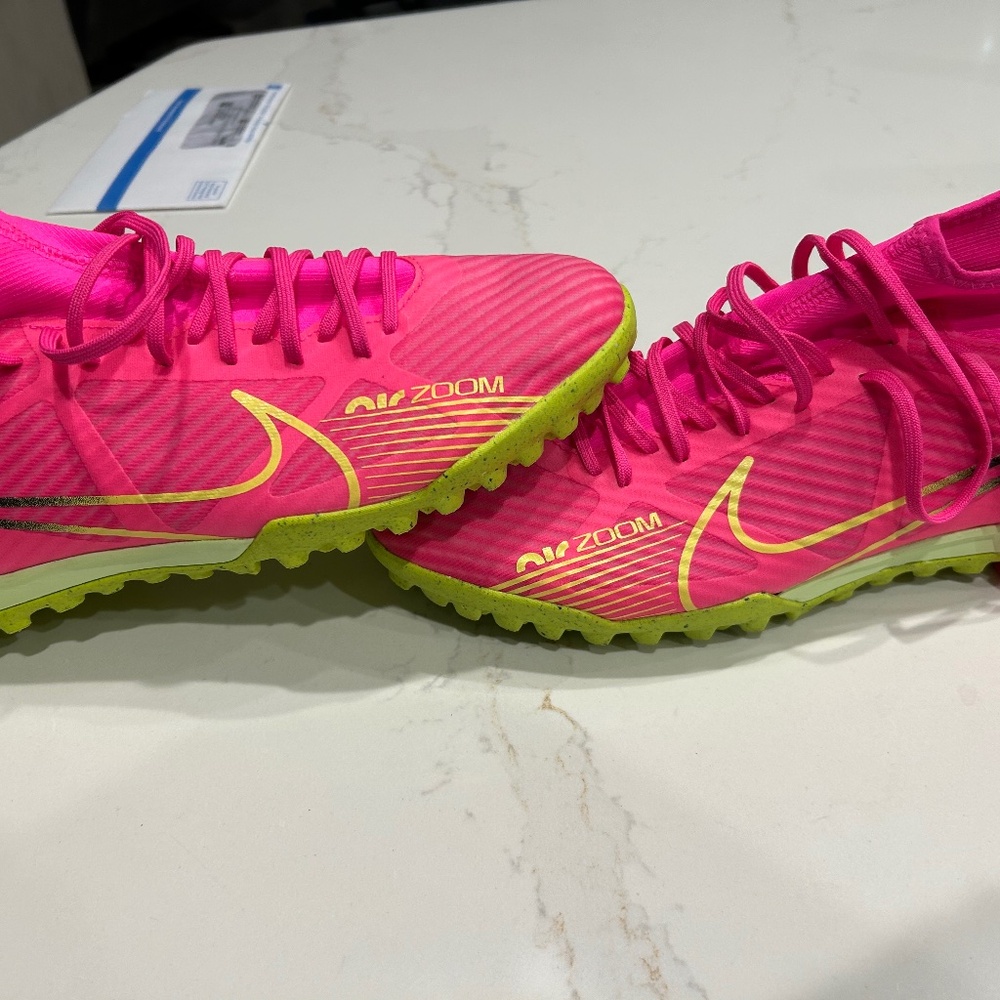 Sz 9 nike ladies sneakers